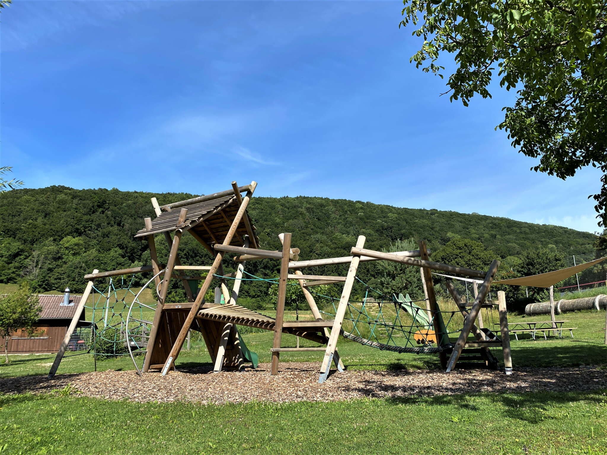 Spielplatz bei Badi Beringen – Bild 2