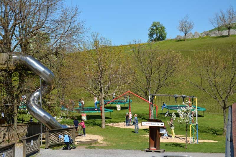Restaurant Alpenhof mit grossem Spielplatz – Bild 8