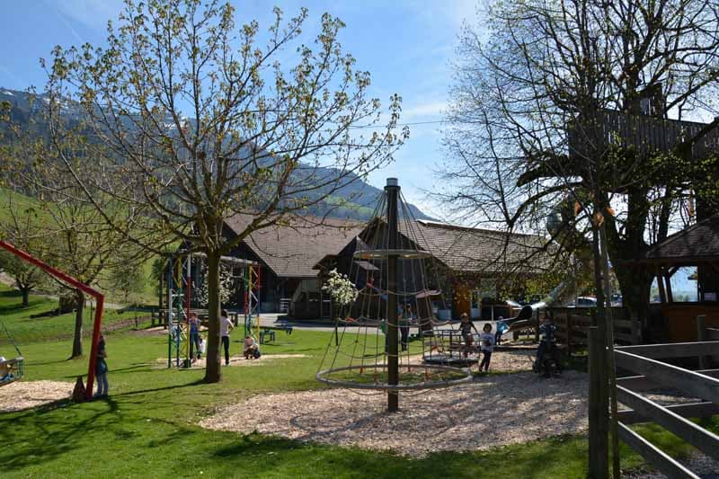 Restaurant Alpenhof mit grossem Spielplatz – Bild 5