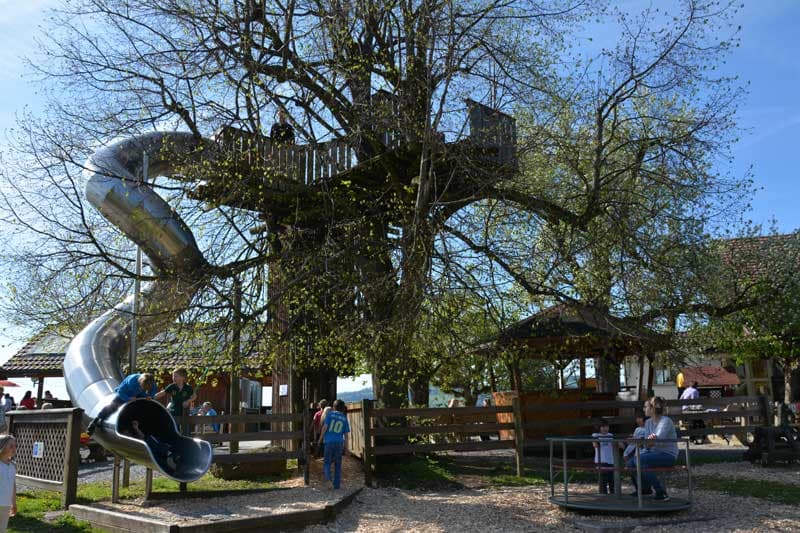 Restaurant Alpenhof mit grossem Spielplatz – Bild 4