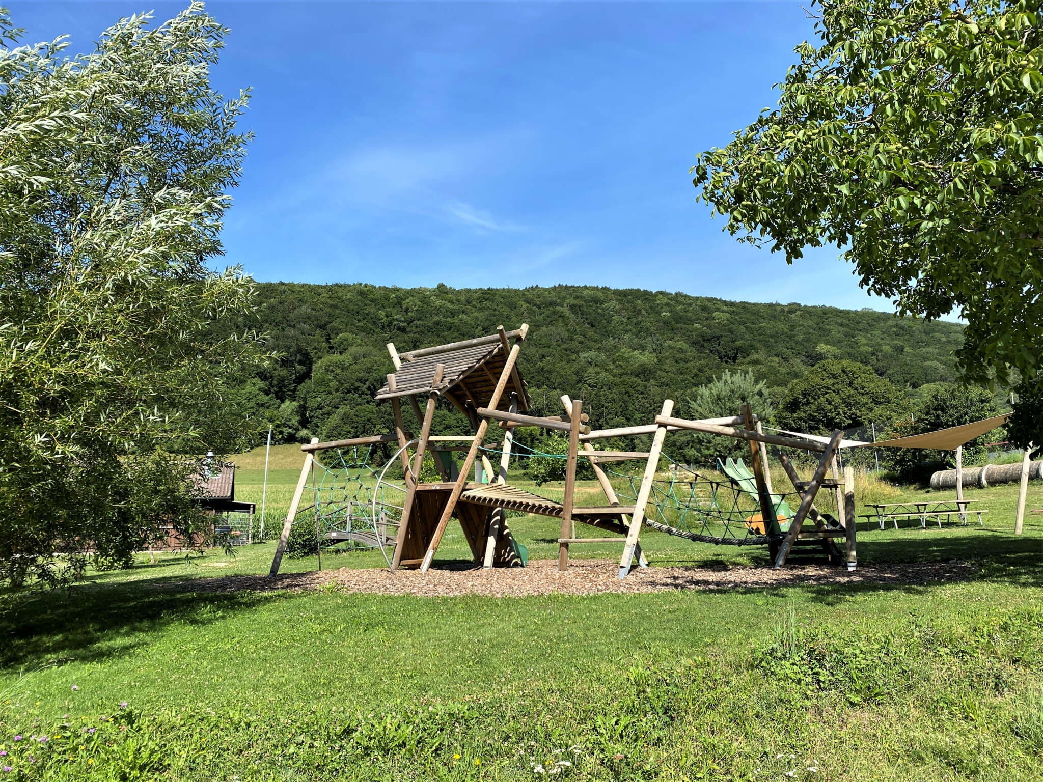 Spielplatz bei Badi Beringen – Bild 1