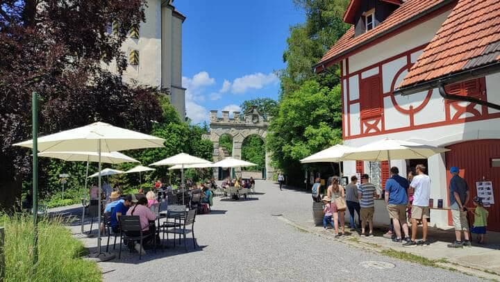 Schloss Heidegg: Ritterabenteuer und Rosenduft im Seetal – Bild 1