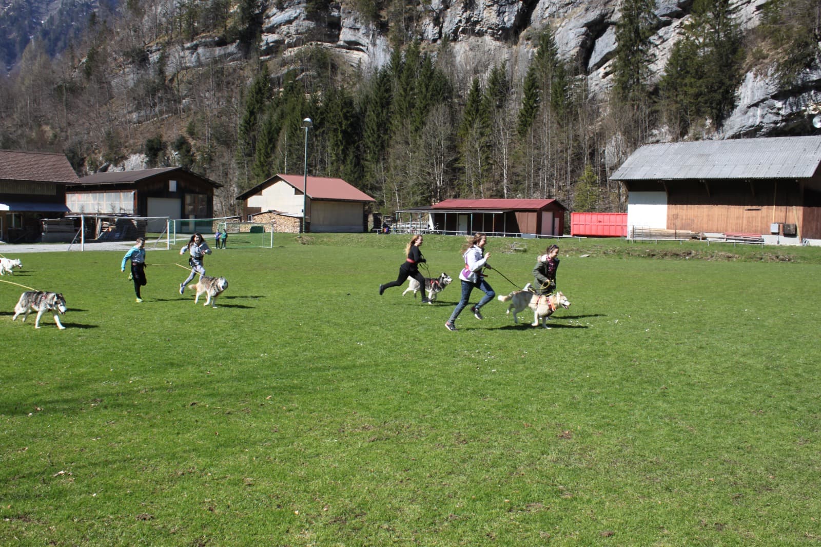 Kindergeburtstag mit Huskyerlebnis im Muotathal – Bild 1