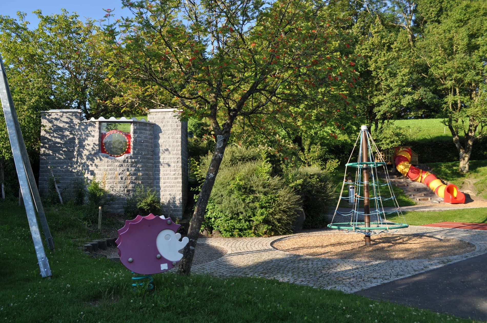 Spielplatz Schulhaus - Allenwinden – Bild 1
