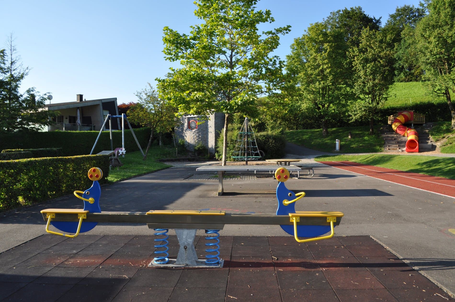 Spielplatz Schulhaus - Allenwinden – Bild 2