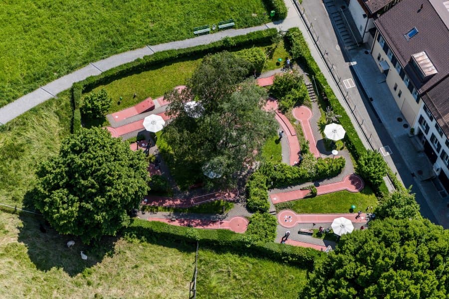 Minigolf Zug – Spielspass mit Aussicht – Bild 1